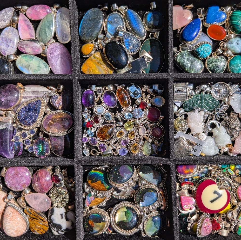 Pendants LIVE LISTING